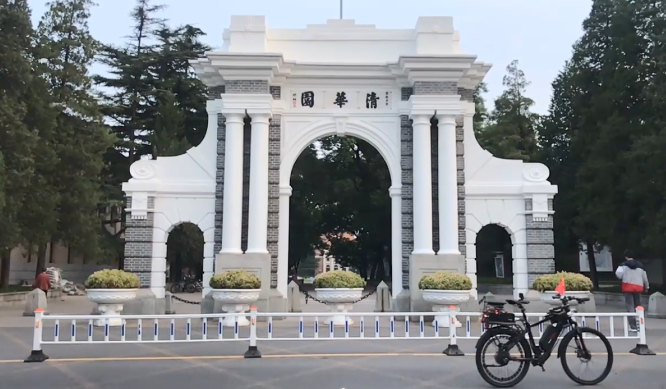 Yang Yifei, Zhang Weihao, Liu Faqiang, and Xu Mingkun successfully pass their doctoral dissertation defenses at the Center for Brain Inspired Computing.